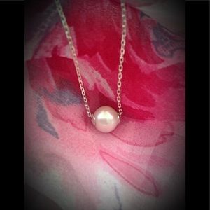 9mm freshwater pearl necklace on 18" chain
